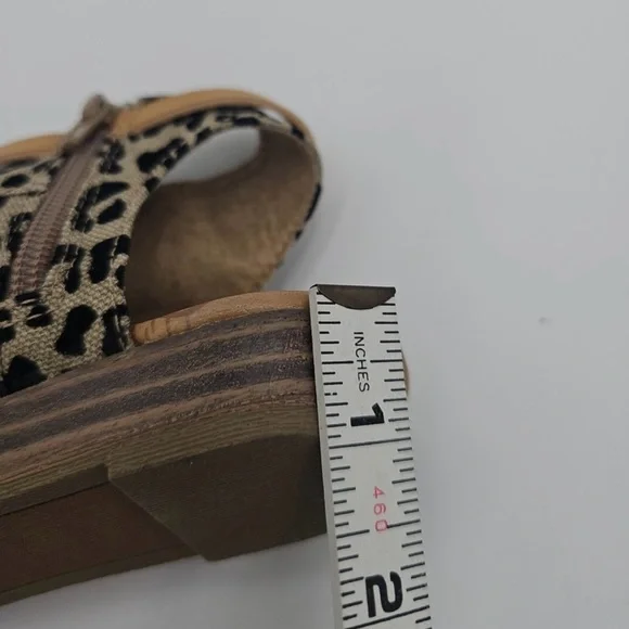Leopard Print Sandals with Tan Accents - Picture 5 of 6